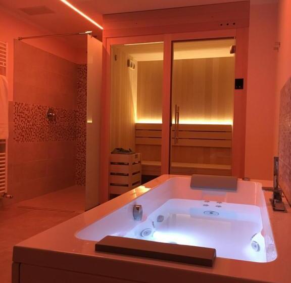 带按摩浴盆的套房, Saccardi & Spa Adults Only