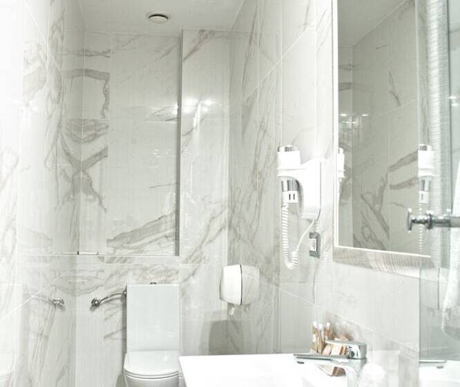 اتاق استاندارد سه نفره, Virgilio