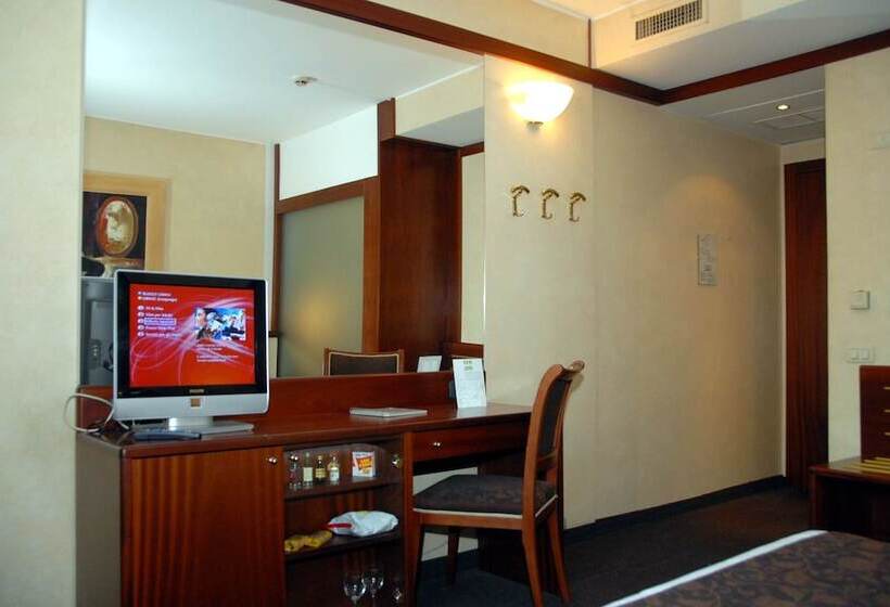 高级大房间, Green Hotel Motel