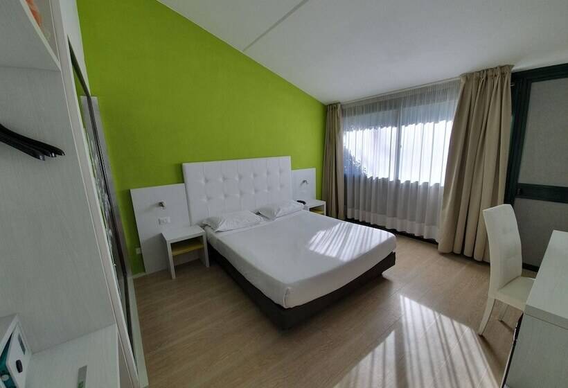 高级大房间, Green Hotel Motel