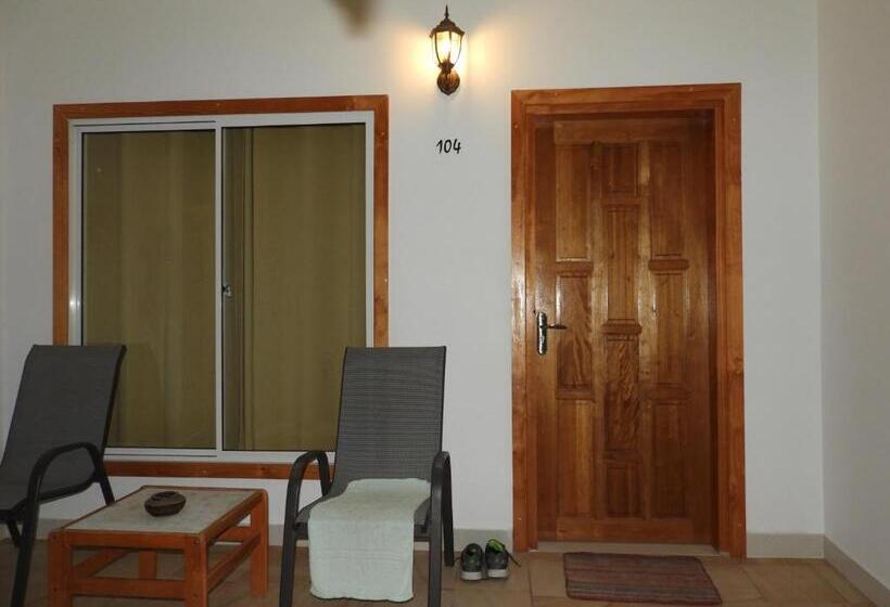 اتاق لوکس با بالکن, Karaa Village