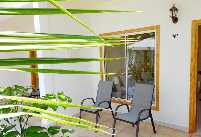 اتاق لوکس با بالکن, Karaa Village