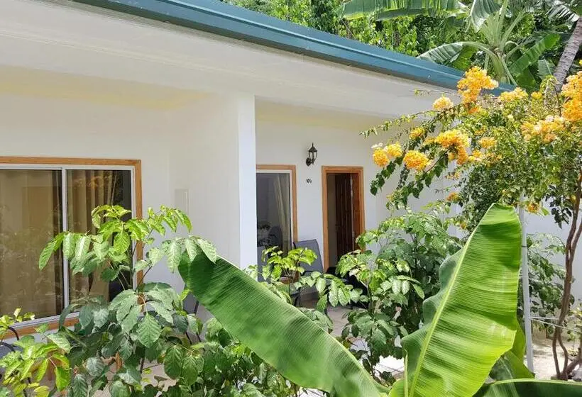 اتاق لوکس با بالکن, Karaa Village