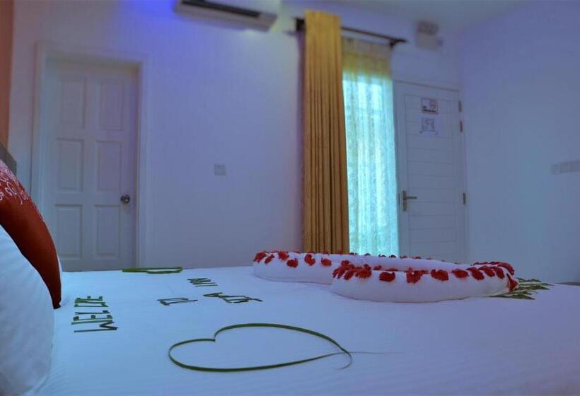 اتاق لوکس, Scuba Inn