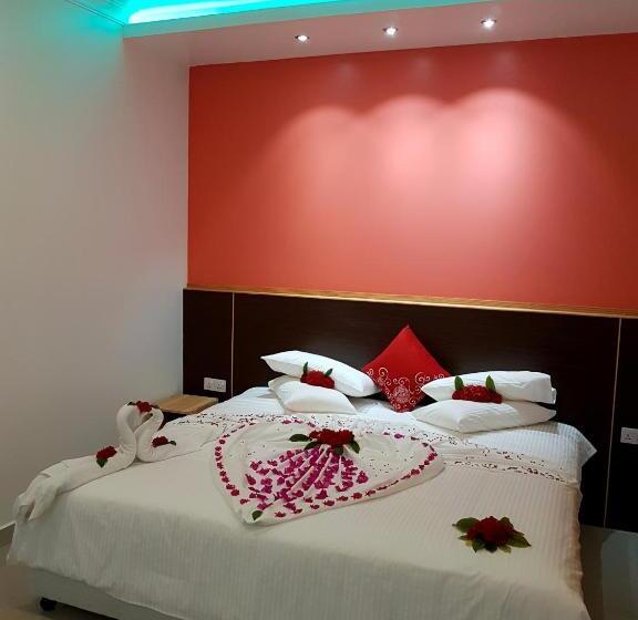 اتاق لوکس, Scuba Inn