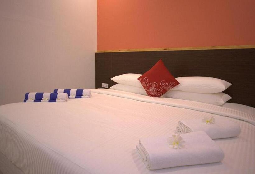 اتاق خانوادگی, Scuba Inn