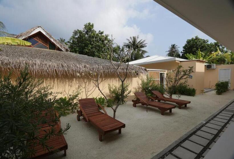 اتاق خانوادگی, Scuba Inn