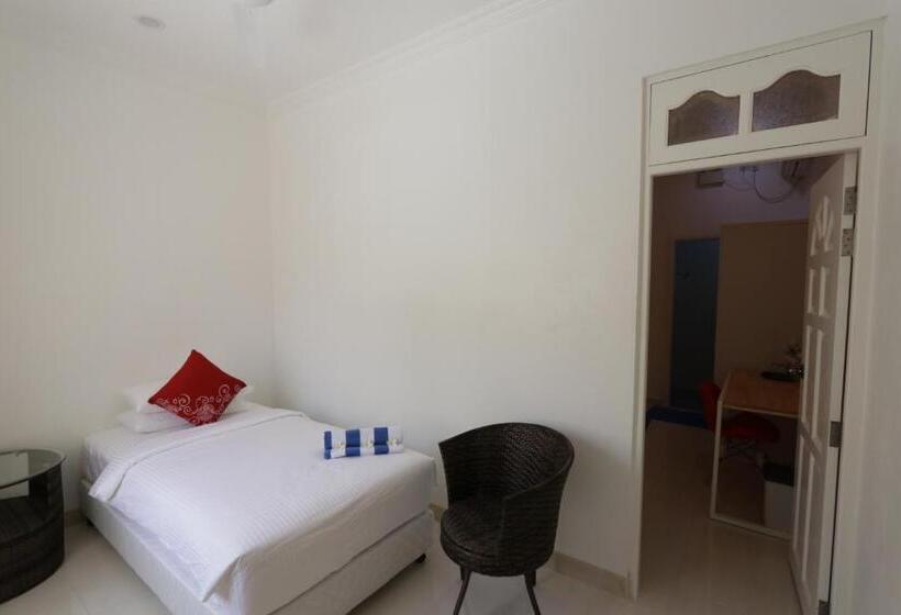 اتاق خانوادگی, Scuba Inn