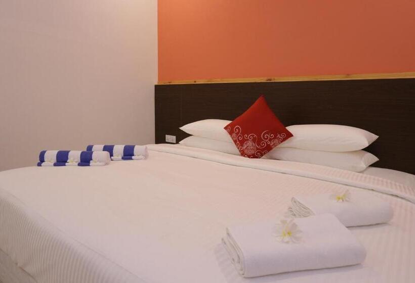 اتاق خانوادگی, Scuba Inn