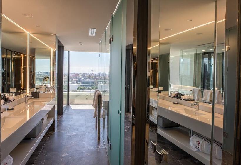 جناح, Emporium Hotel South Bank