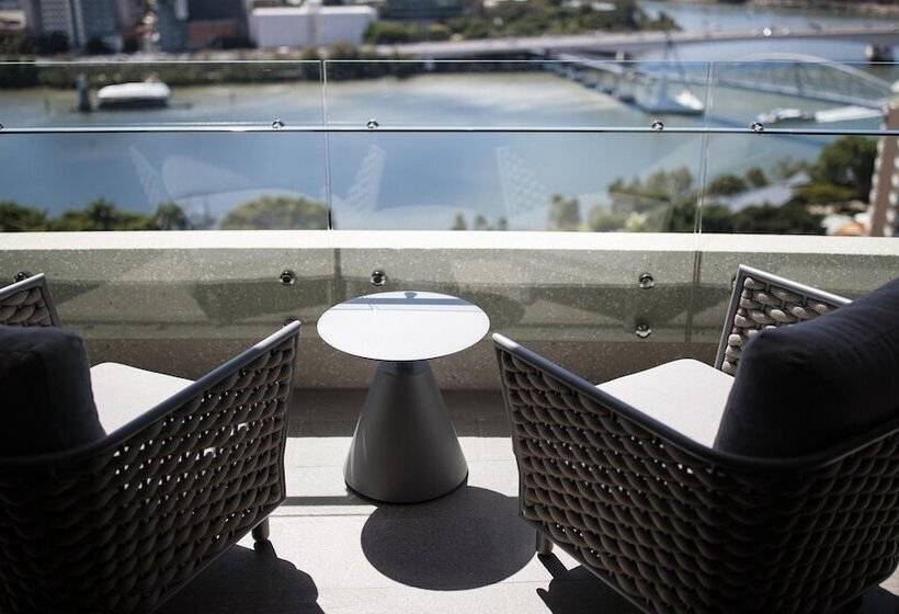 جناح, Emporium Hotel South Bank