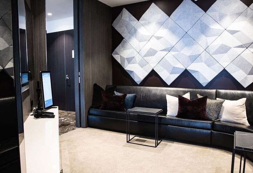 جناح, Emporium Hotel South Bank