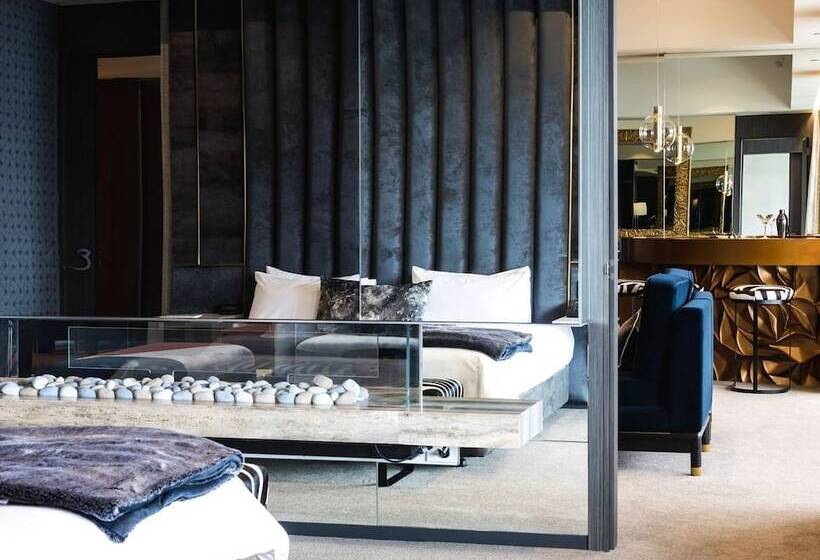 جناح, Emporium Hotel South Bank