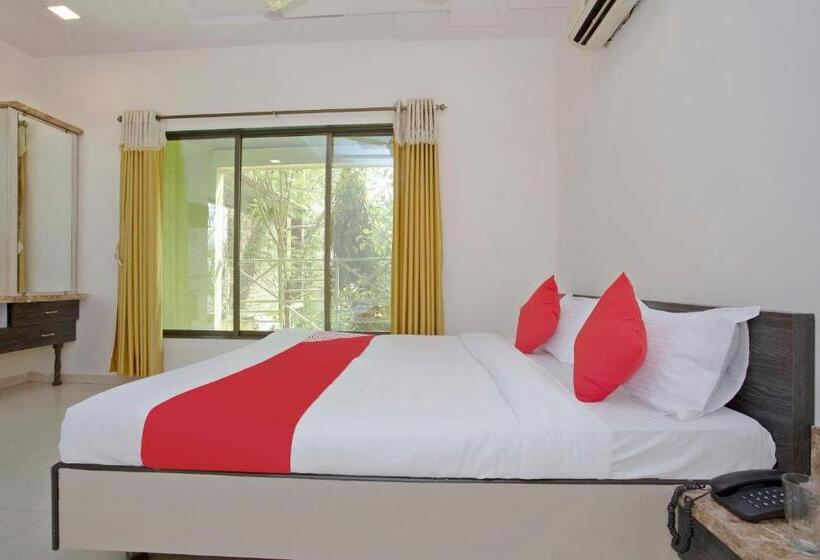 חדר קלאסי לשלושה, O Capital O Sai Icon Residency