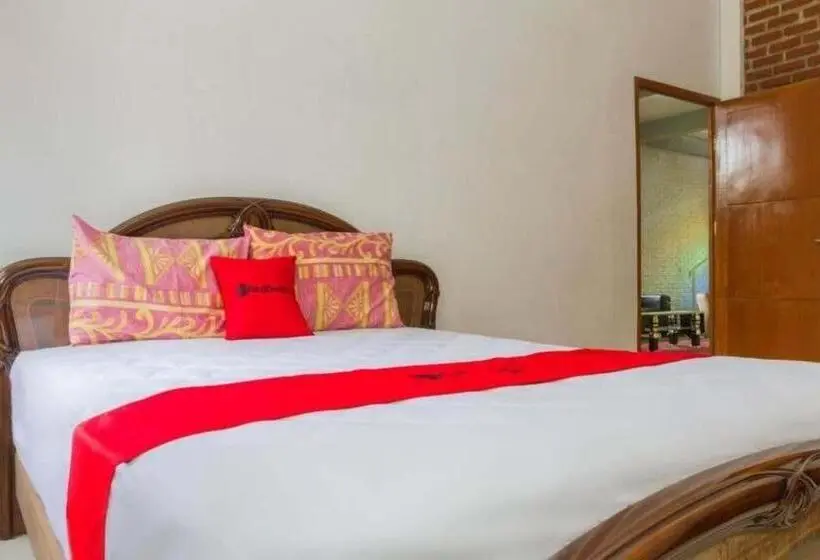 ビラホテル１ベッドルーム, Reddoorz Near Kampung Gajah 2