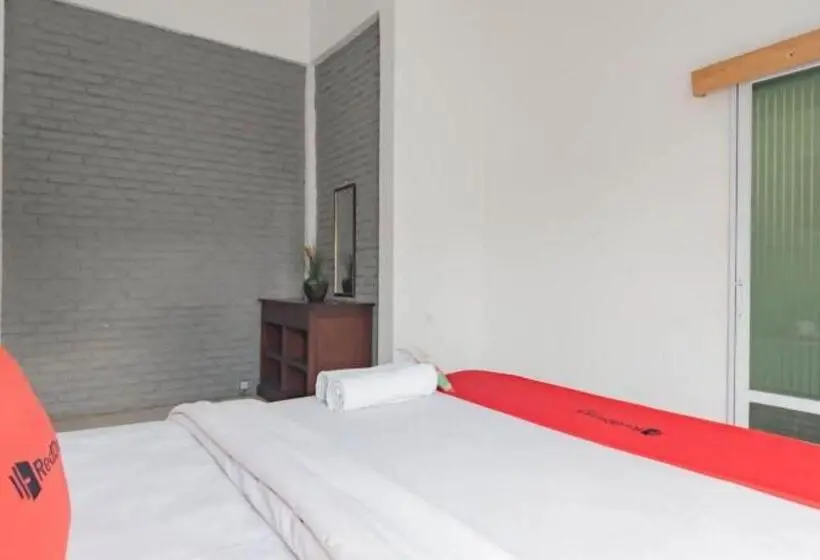 ビラホテル１ベッドルーム, Reddoorz Near Kampung Gajah 2