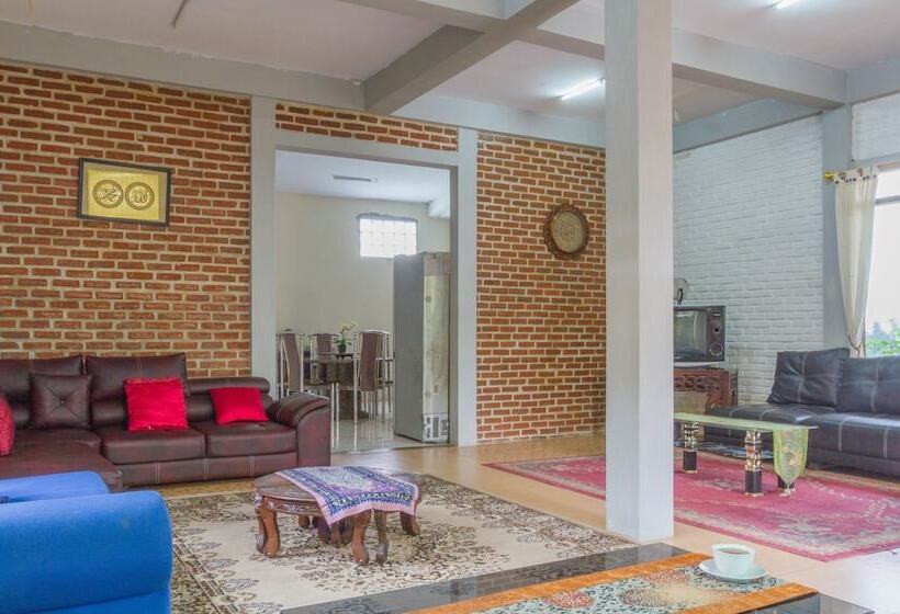 家庭间, Reddoorz Near Kampung Gajah 2