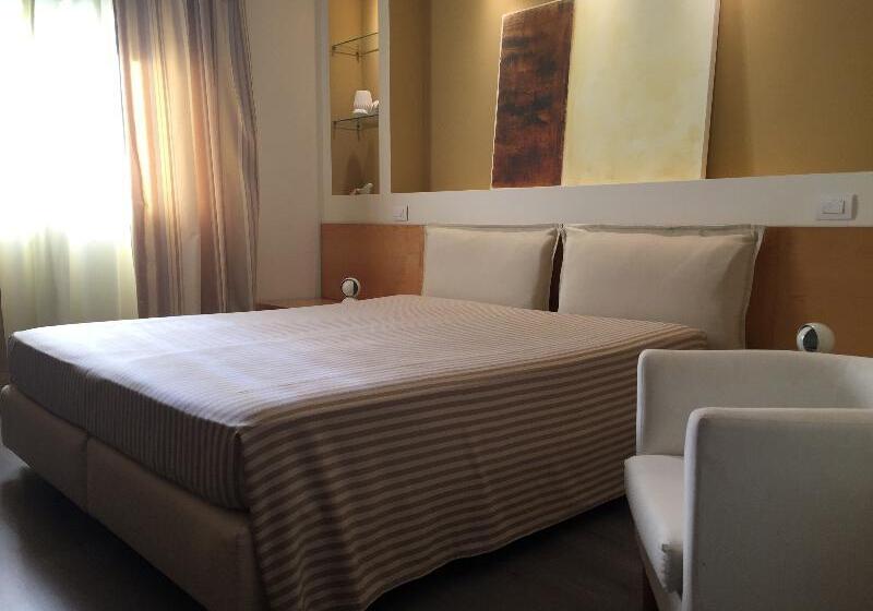 غرفة قياسية ثلاثية, Locanda Dell'angelo