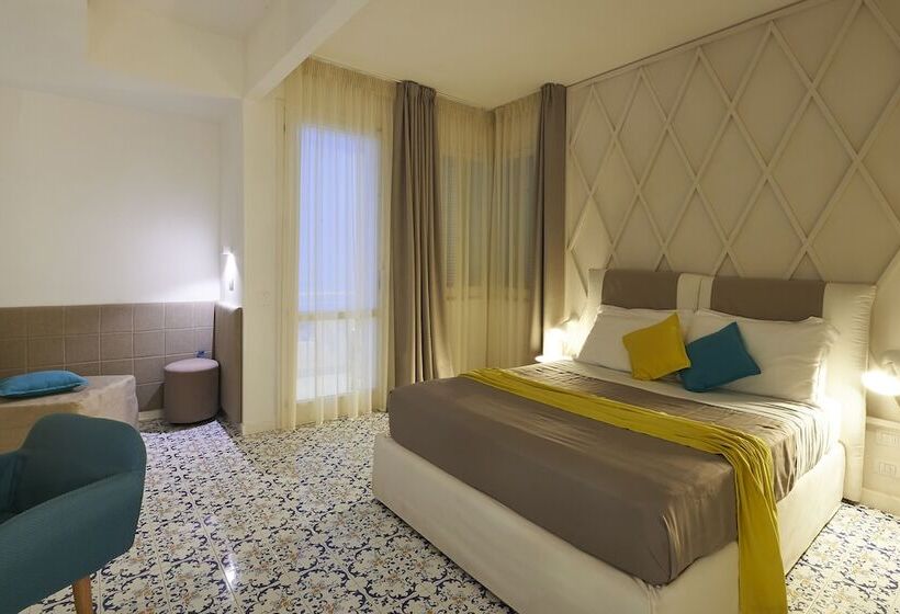 オーシャンビューのスーペリアトリプルルーム, Grand Hotel Riviera   Cdshotels