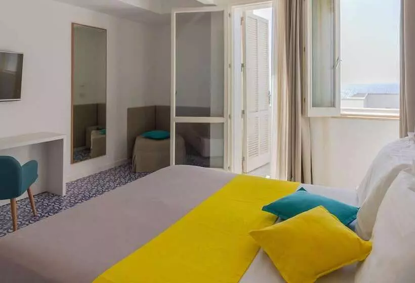 オーシャンビューのスーペリアトリプルルーム, Grand Hotel Riviera   Cdshotels