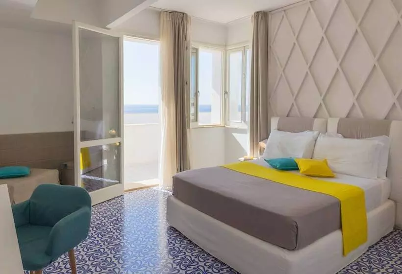 オーシャンビューのスーペリアトリプルルーム, Grand Hotel Riviera   Cdshotels