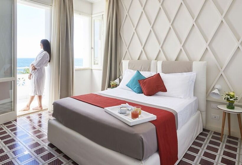 オーシャンビューのスーペリアトリプルルーム, Grand Hotel Riviera   Cdshotels