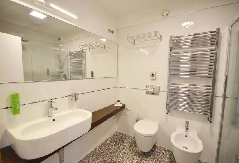 سوییت جونیور با چشم‌انداز جانبی دریا, Laguna Park Hotel 4superior