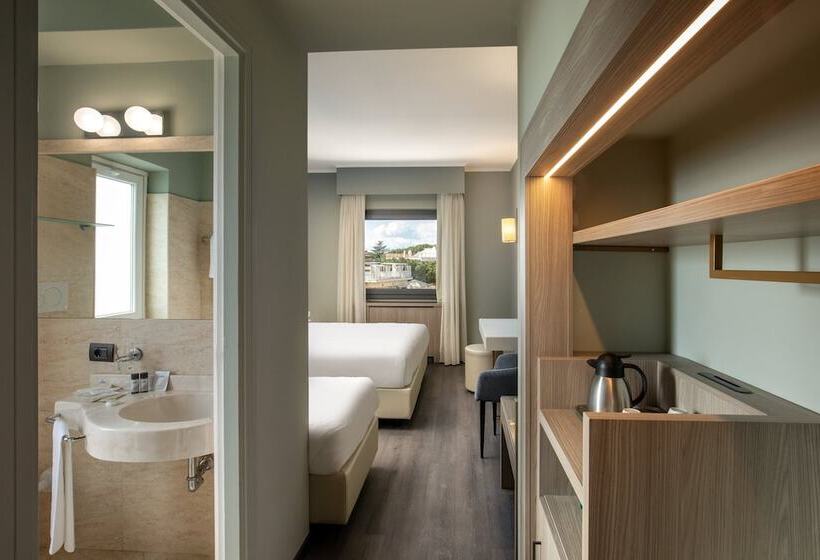 Standard Triple Room, Marc Aurelio