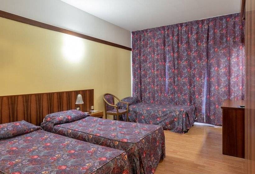 Номер Стандарт Трехместный, Park Hotel Oasi