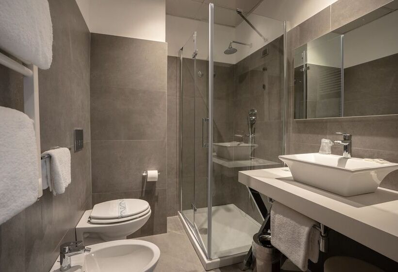 高级三人间, Poledrini