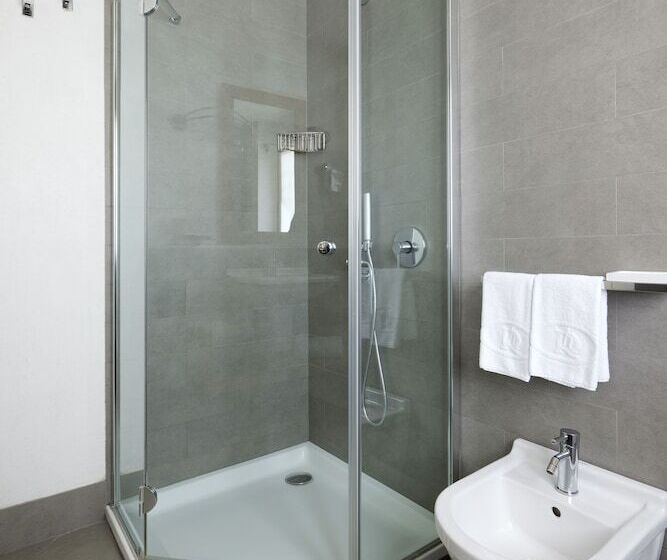 수피리어 룸, Rezia