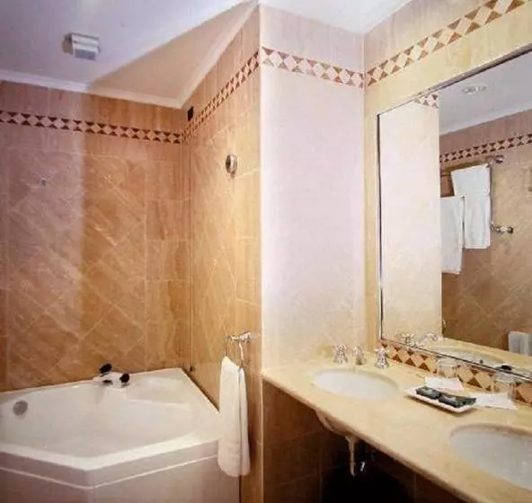 Camera Tripla Standard, Valle