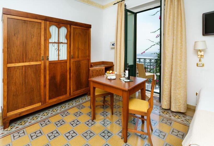 Camera Superior Vista Mare Laterale, Villa Schuler