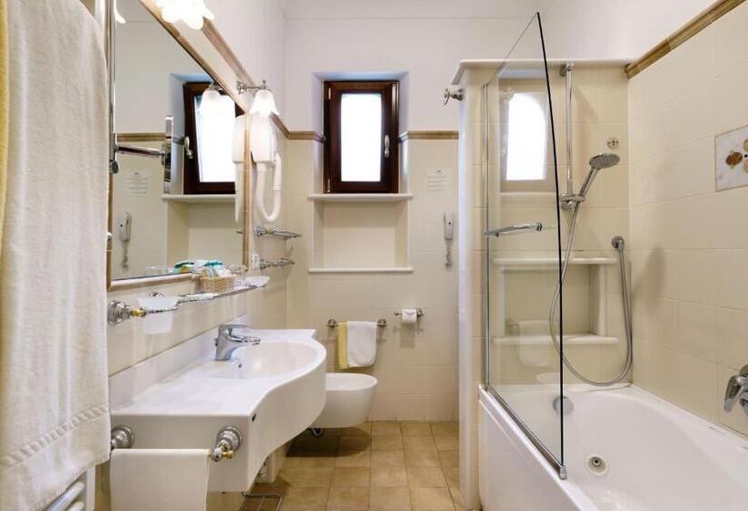 Camera Superior Vista Mare Laterale, Villa Schuler