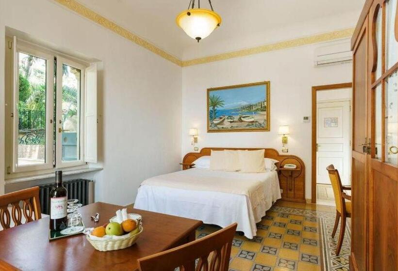 Camera Superior Vista Mare Laterale, Villa Schuler