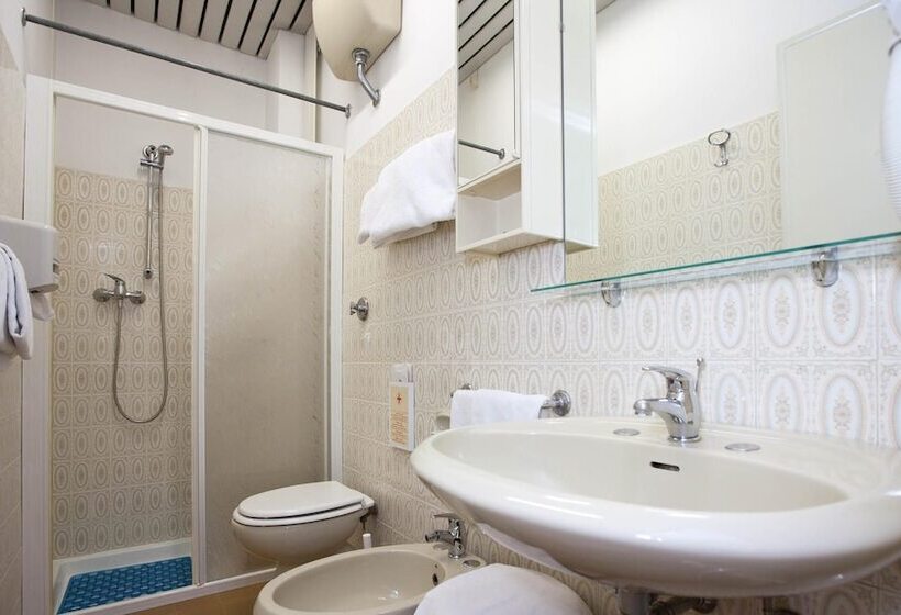 Standard Szoba, Vittoria