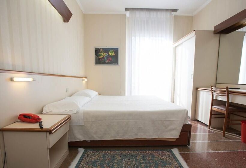 Standard Szoba, Vittoria