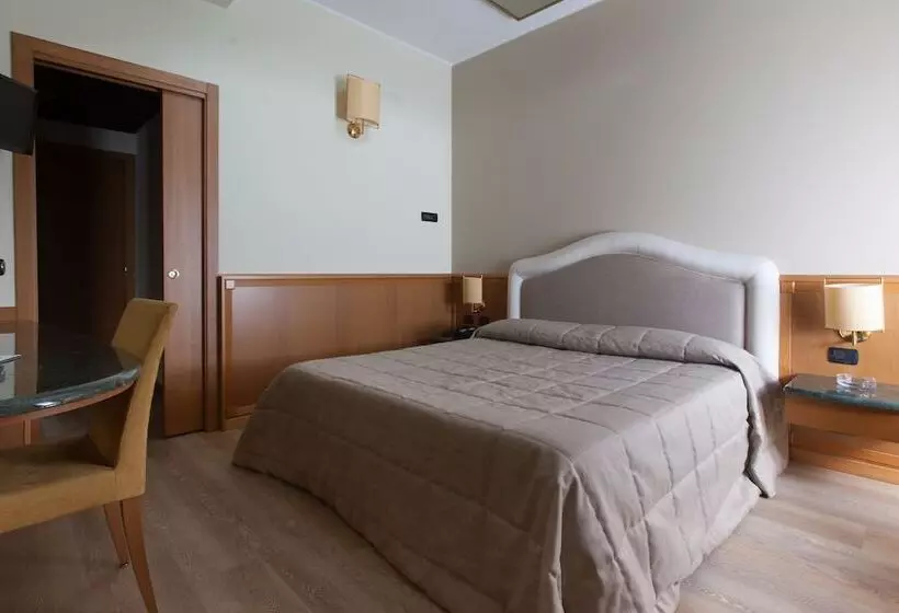 اتاق استاندارد سه نفره, Airport Hotel Malpensa