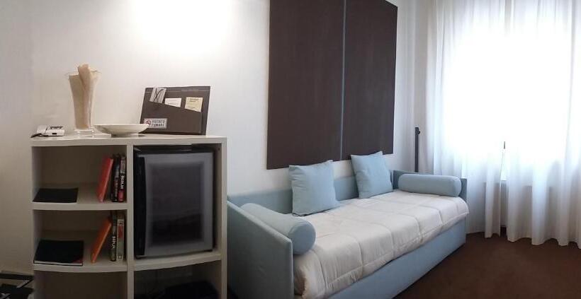 高级三人间, Rechigi Hotel Adults Only