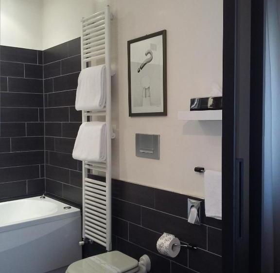 高级三人间, Rechigi Hotel Adults Only