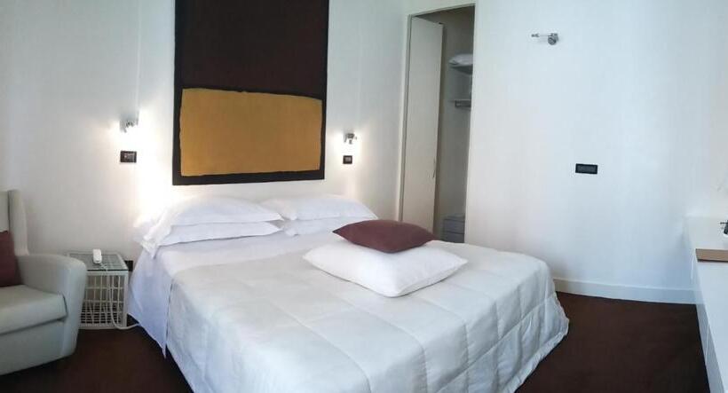 高级三人间, Rechigi Hotel Adults Only