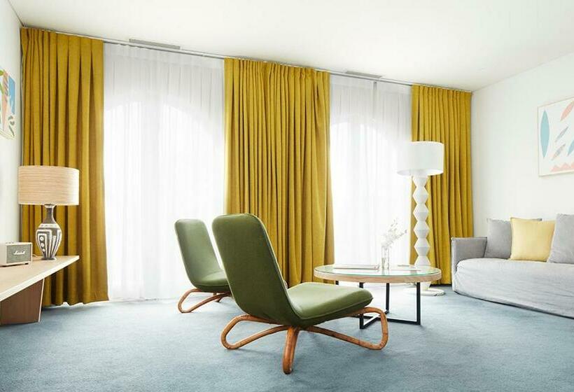 سوئیت با تخت بزرگ, Ravesis