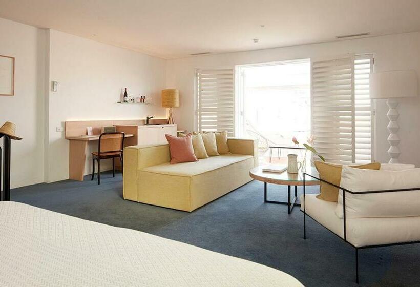 اتاق استاندارد با تخت دوبل, Ravesis