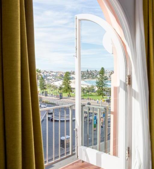 اتاق استاندارد با چشمانداز, Ravesis