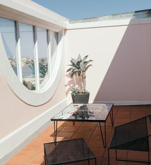 سوئیت با تخت بزرگ, Ravesis