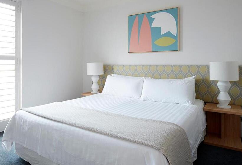 سوئیت با تخت بزرگ, Ravesis