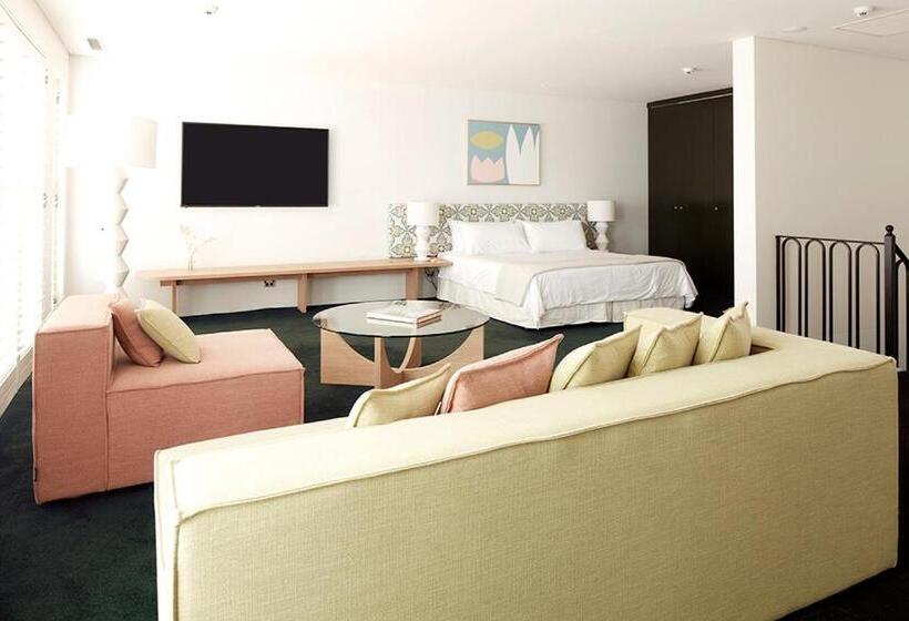 اتاق دلوکس با تخت کینگ و چشمانداز, Ravesis