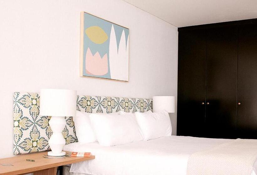 اتاق دلوکس با تخت کینگ و چشمانداز, Ravesis