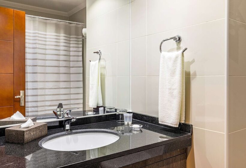 سوئیت پریمیوم, Nobile Hotel Estación Central