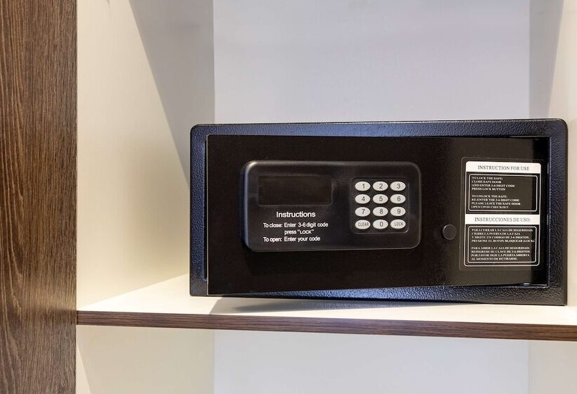 سوئیت پریمیوم, Nobile Hotel Estación Central